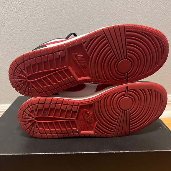 Nike Air Jordan 1 Low White/Black/Gym Red Size 6Y - Picture 6 of 8